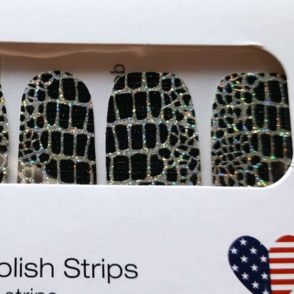 Color Street Retired Set - Soho Ver it - His and Make up - Picture 14 of 16